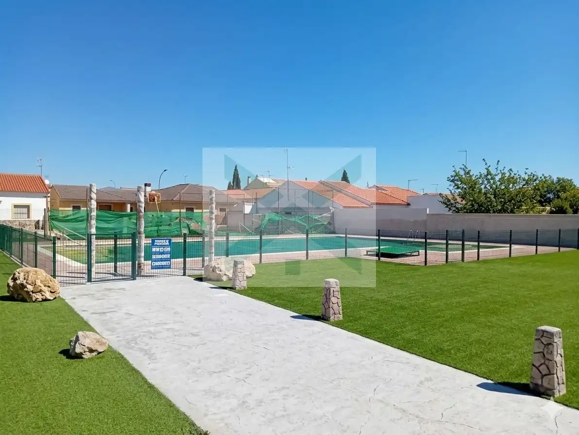 Piscina de Casa o chalet en venta en Orgaz con Calefacción, Jardín privado y Terraza