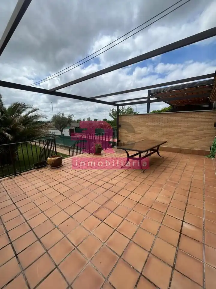 Terrasse von Einfamilien-Reihenhaus zum Verkauf in Cabrerizos mit Heizung, Privatgarten und Terrasse