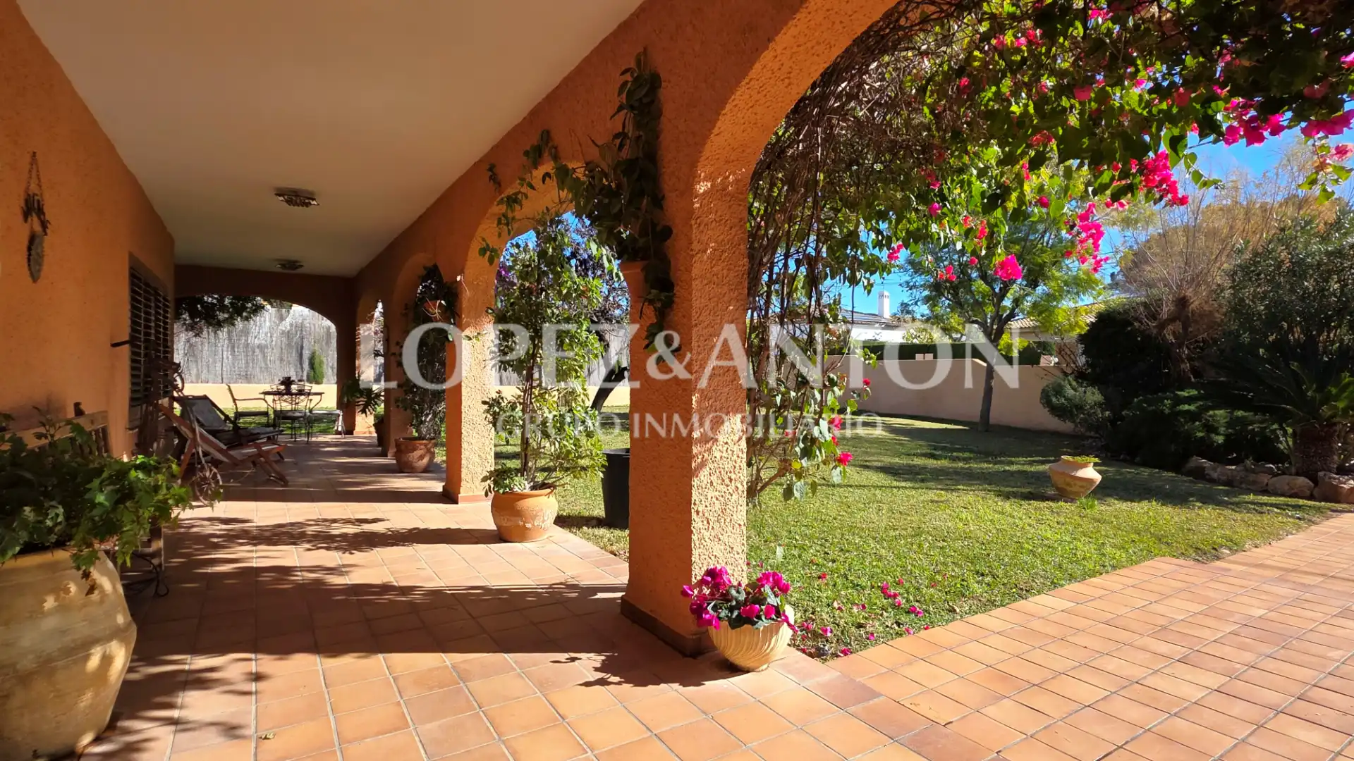 Jardí de Casa o xalet en venda en La Pobla de Vallbona amb Aire condicionat, Calefacció i Jardí privat