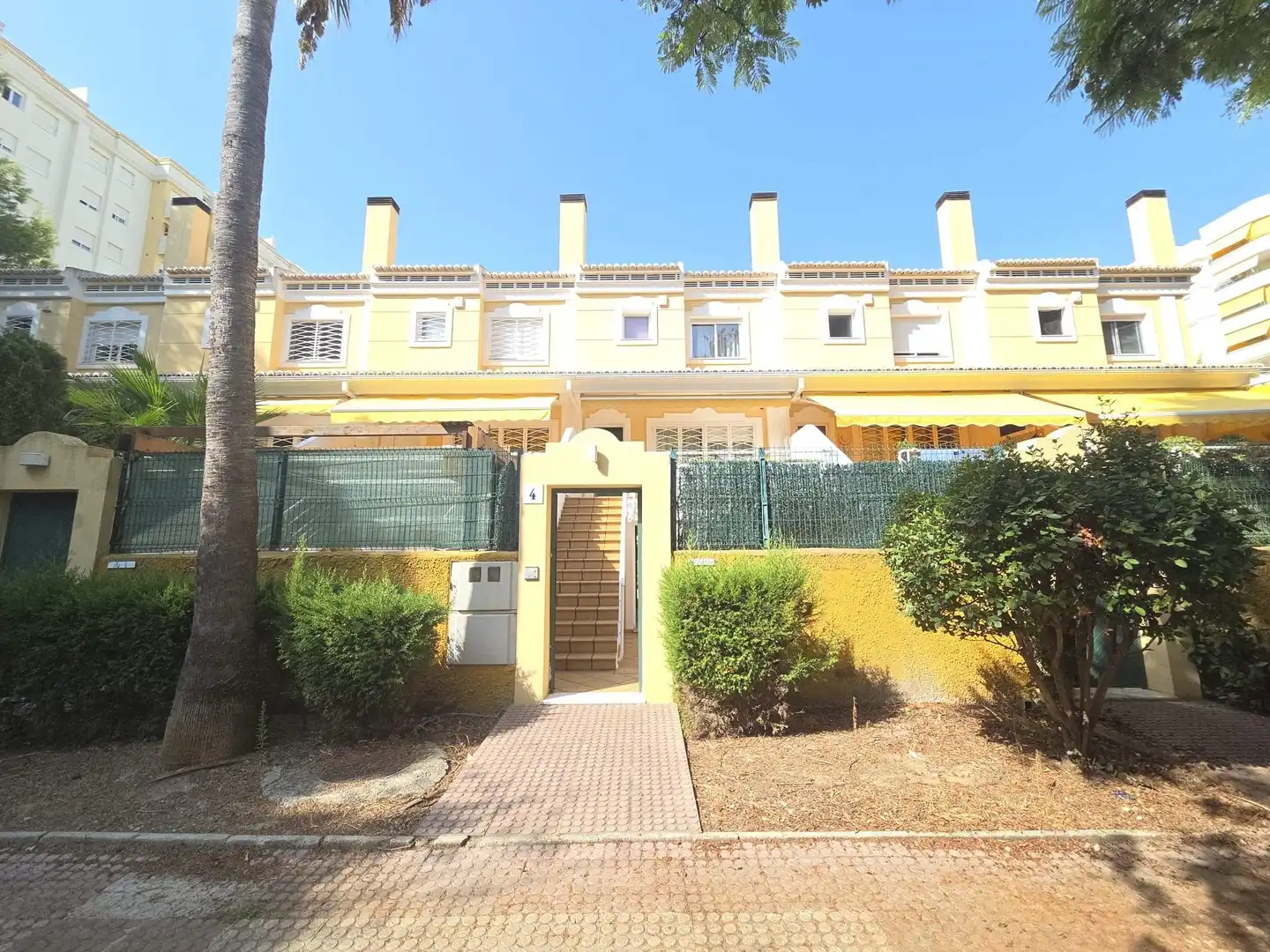 Vista exterior de Casa adosada en venda en Gandia amb Aire condicionat, Jardí privat i Terrassa