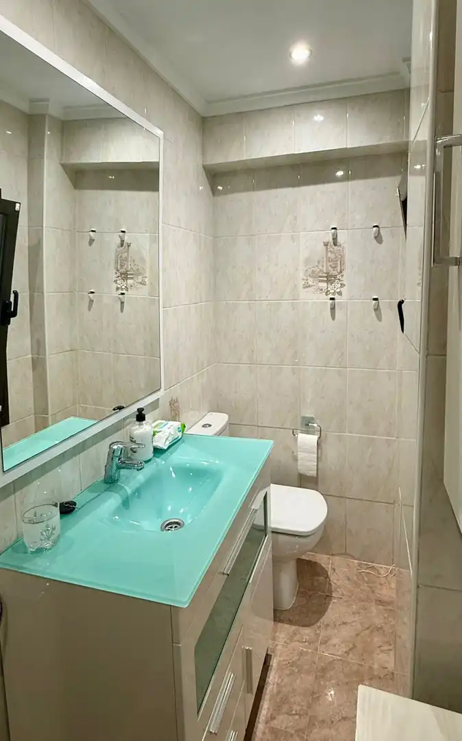 Badezimmer von Wohnung zur Miete in Avilés mit Heizung und Möbliert