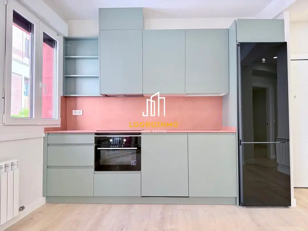 Cocina de Piso en venta en  Logroño con Calefacción, Parquet y Balcón