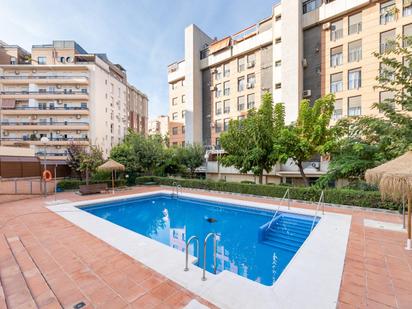 Swimming pool of Flat for sale in  Granada Capital