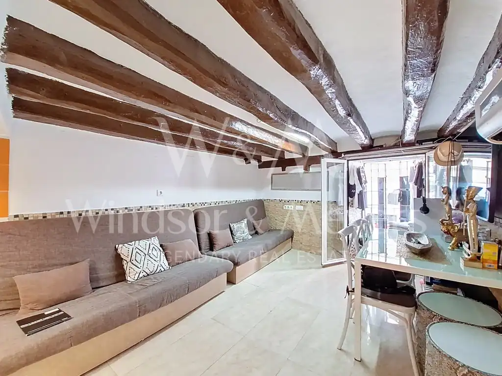 Sala d'estar de Estudi en venda en Eivissa amb TV i Balcó
