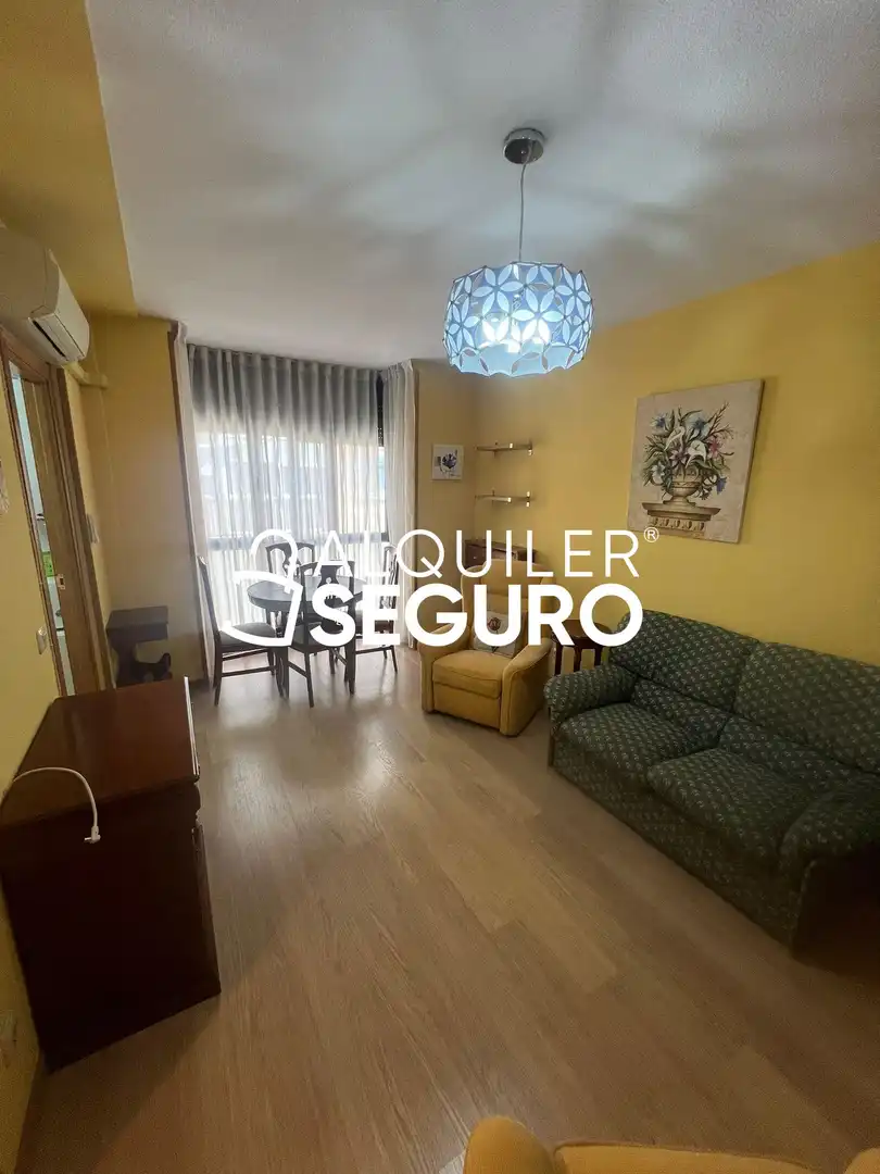 Vista exterior de Piso de alquiler en Madrid con Aire acondicionado, Calefacción y Trastero