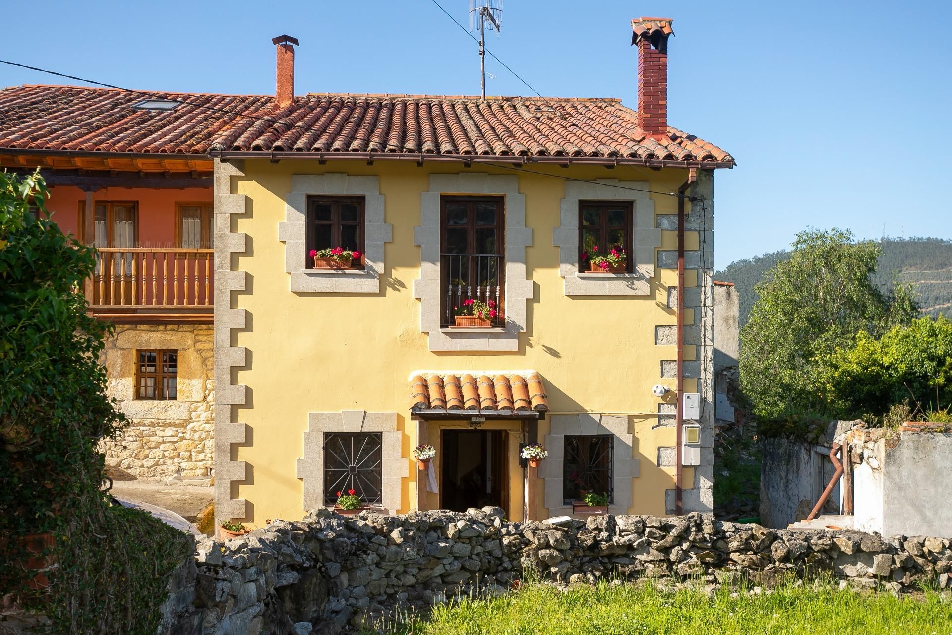 Casa adosada en venda a Valdáliga