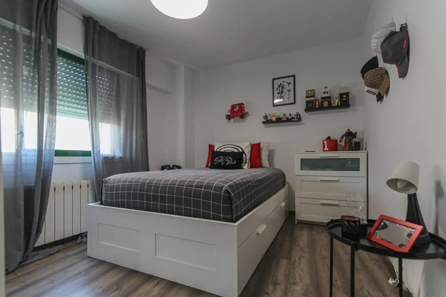 Schlafzimmer von Wohnung zum Verkauf in Montcada i Reixac mit Klimaanlage, Terrasse und Möbliert