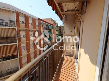 Piso con balcón en venta en Avenida de la Paz