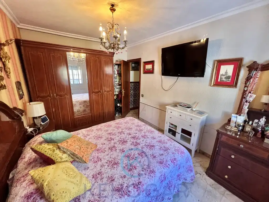 Bedroom of Houses for sale in Dos Hermanas