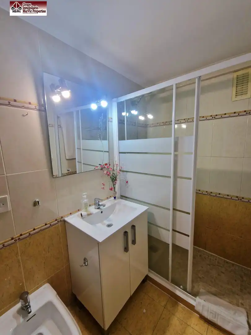 Badezimmer von Wohnung zum Verkauf in Benidorm mit Klimaanlage und Terrasse