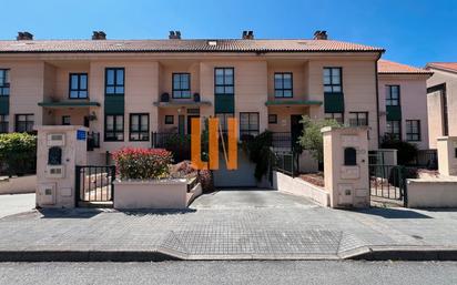 Vista exterior de Casa adosada en venda en Culleredo amb Terrassa