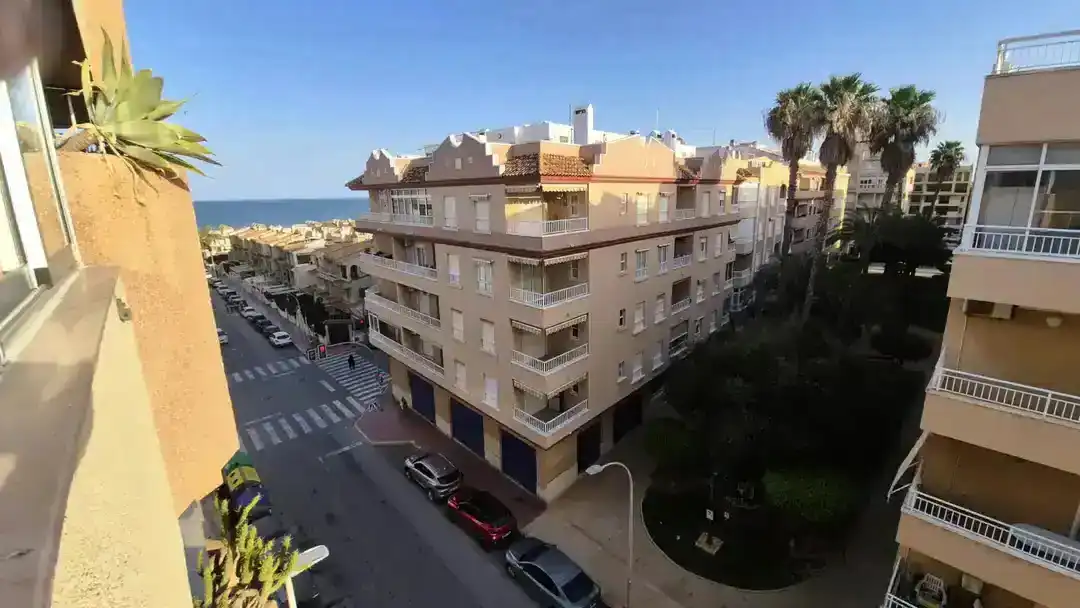 Außenansicht von Wohnungen zum Verkauf in Guardamar del Segura mit Klimaanlage, Terrasse und Möbliert