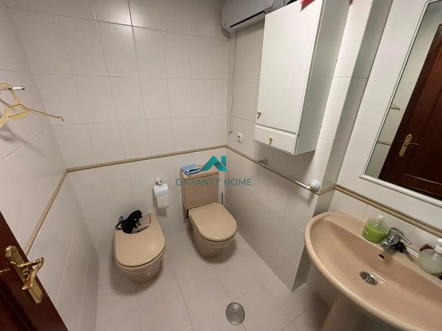 Baño de Piso de alquiler en Jaén con Aire acondicionado, Terraza y Amueblado