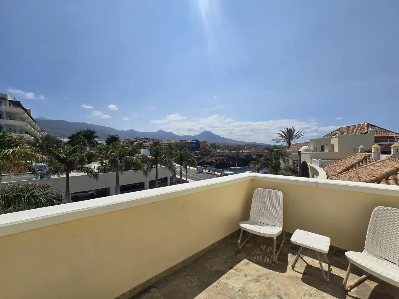 Vista exterior de Dúplex de alquiler en Adeje con Aire acondicionado, Terraza y Amueblado