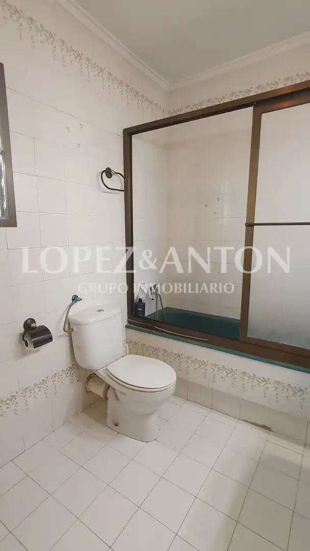 Bathroom of Houses for sale in L'Eliana  with Air Conditioner, Private garden and Terrace