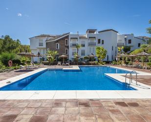 Piscina de Planta baixa en venda en Benahavís amb Aire condicionat, Jardí privat i Terrassa