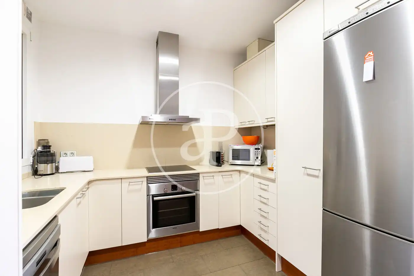 Cuina de Pis en venda en Barcelona amb Aire condicionat, Calefacció i Moblat