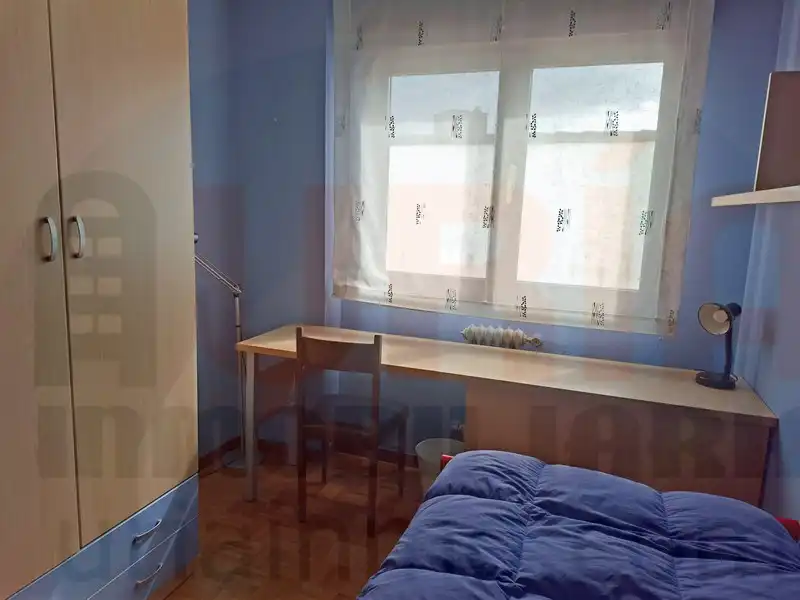 Habitación de Piso de alquiler en Oviedo  con Calefacción, Amueblado y Lavadora
