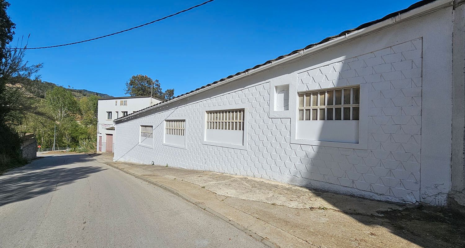 Vista exterior de Nau industrial de lloguer en Arbúcies amb Alarma