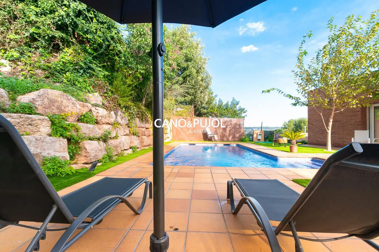 Swimming pool of Houses for sale in Sant Cugat del Vallès  with Air Conditioner, Terrace and Swimming Pool