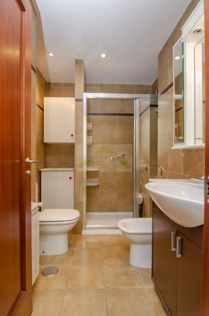 Badezimmer von Wohnung zum Verkauf in A Coruña Capital  mit Heizung, Parkett und Abstellraum