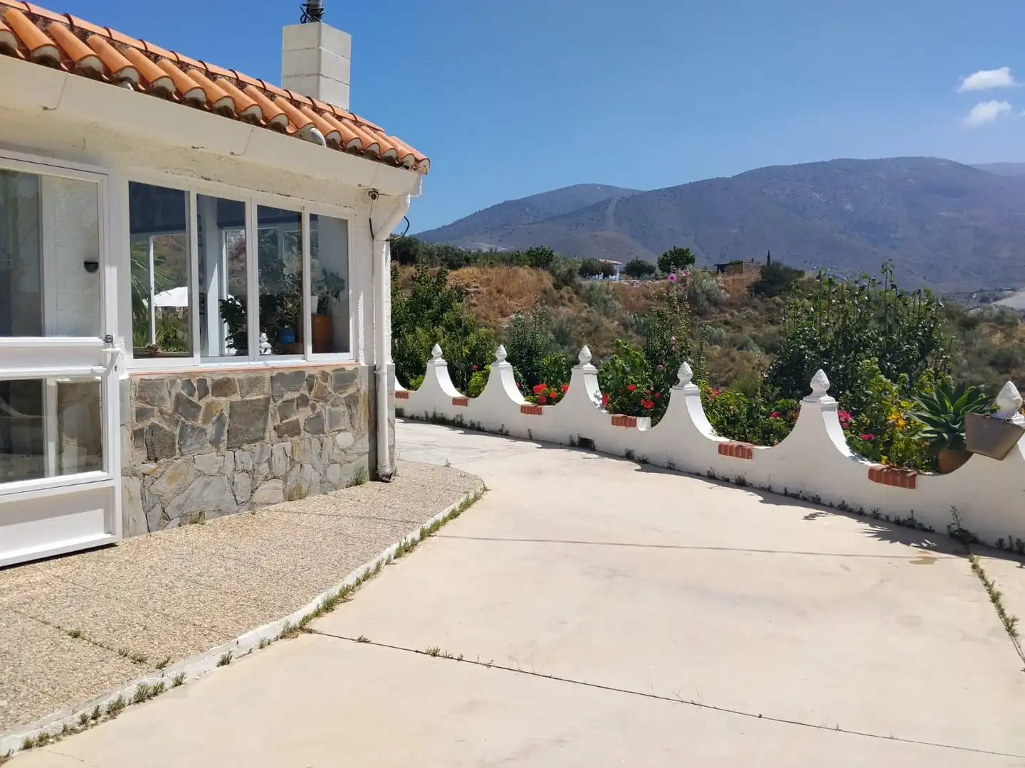 Vista exterior de Casa o chalet de alquiler en Vélez de Benaudalla con Aire acondicionado, Jardín privado y Terraza