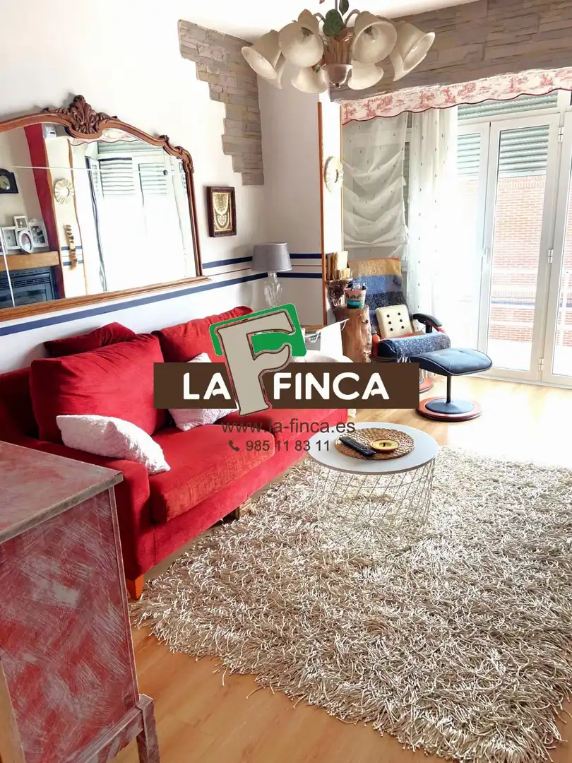 Sala de estar de Piso en venta en León Capital  con Calefacción y Parquet