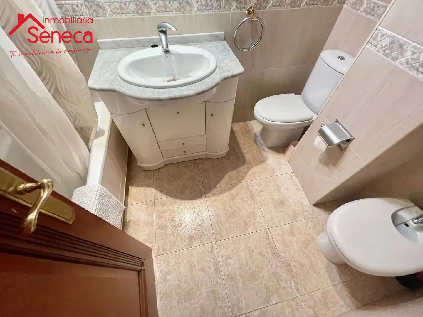 Bathroom of Flat for sale in Córdoba  with Air Conditioner, Heating and Terrace