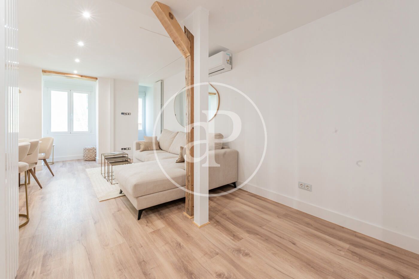 Living room of Flat for sale in  Madrid Capital  with Air Conditioner, Heating and Furnished