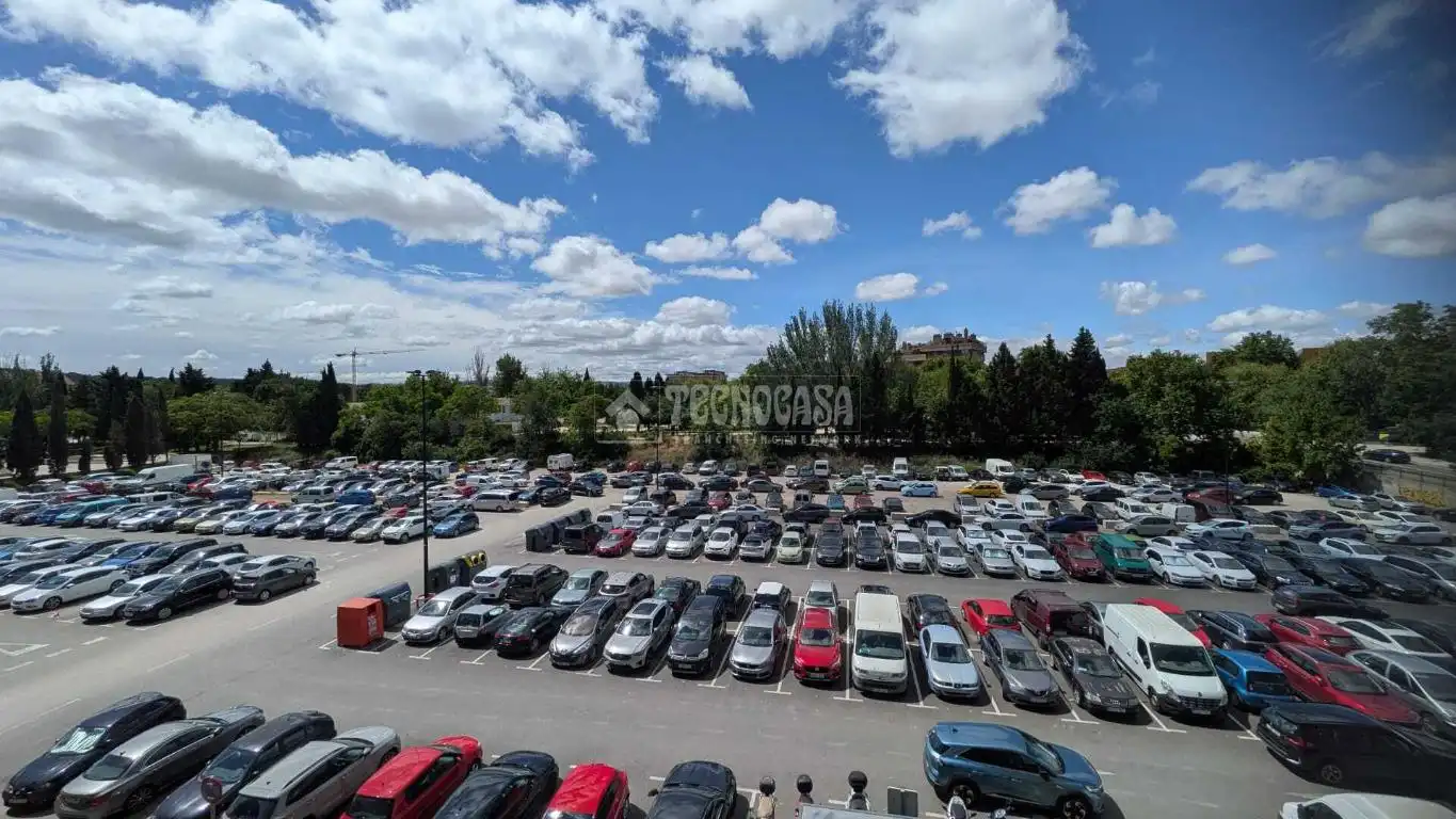 Parking de Piso en venta en Zaragoza con Calefacción
