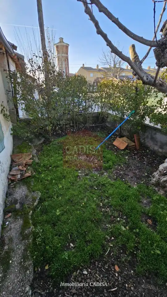Casa o xalet en venda en Parada de Arriba amb Calefacció, Terrassa i Traster