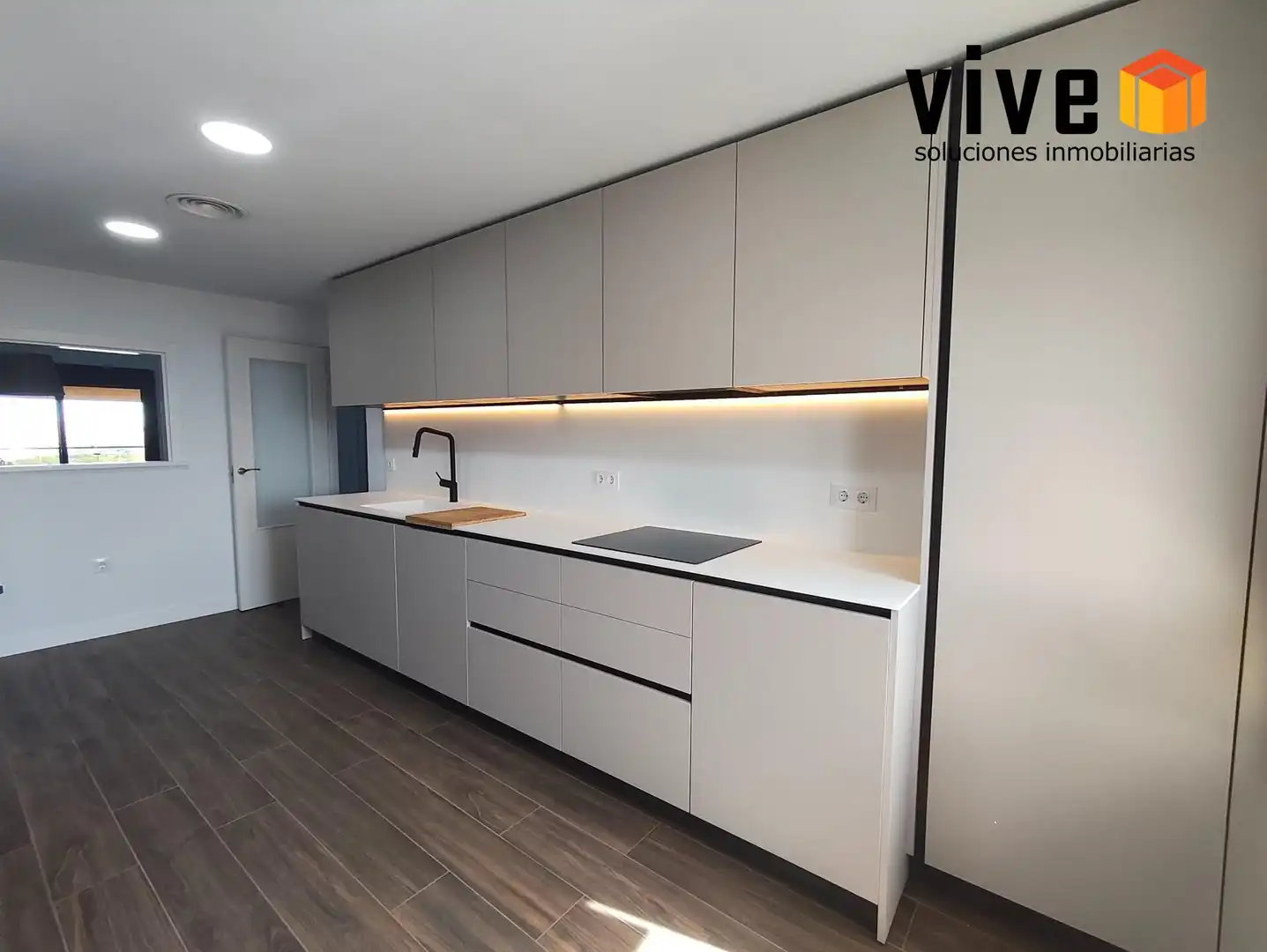 Küche von Wohnung zur Miete in Sevilla mit Privatgarten, Terrasse und Abstellraum