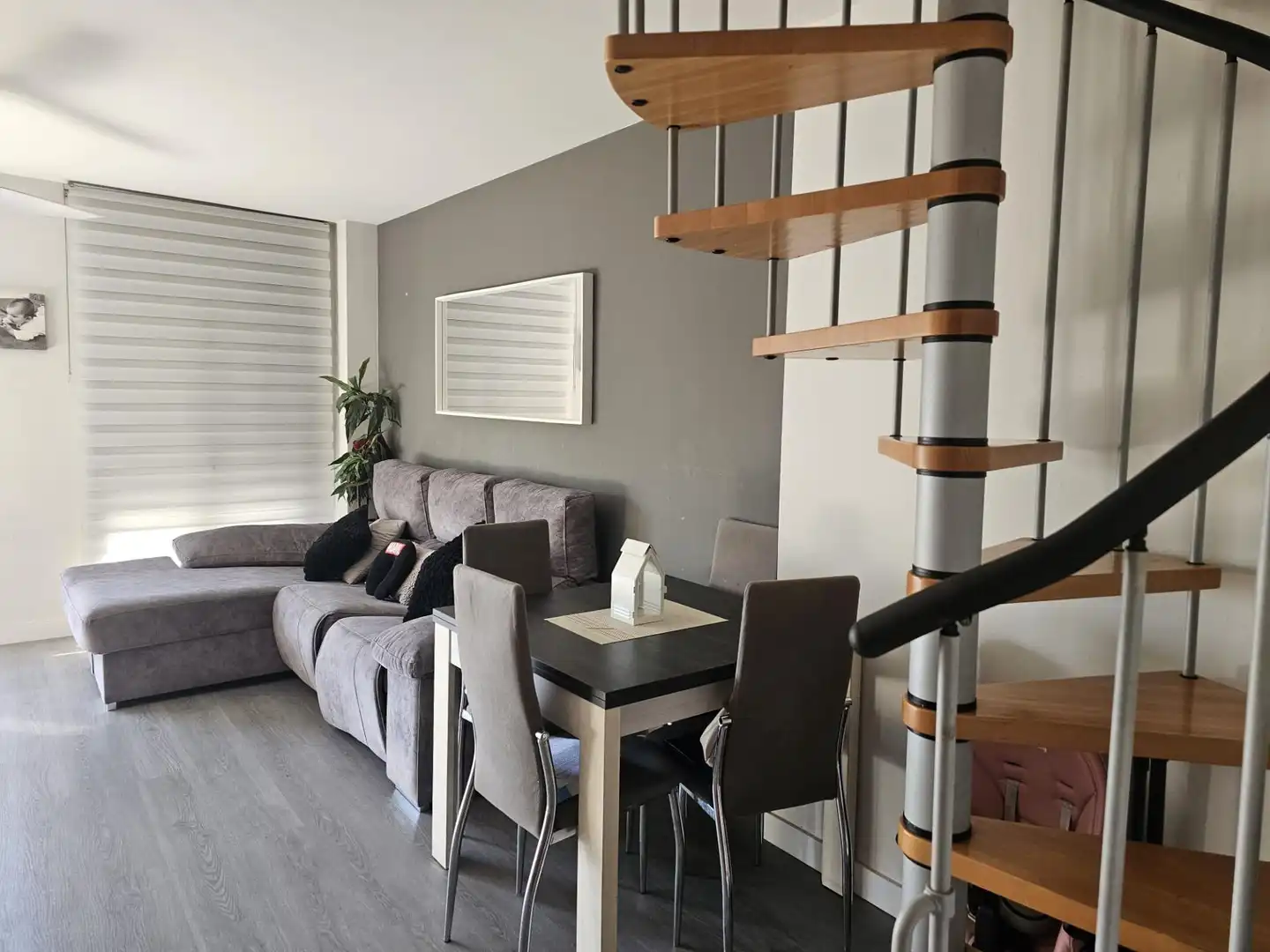 Sala d'estar de Dúplex en venda en Esparreguera amb Aire condicionat, Parquet i Balcó