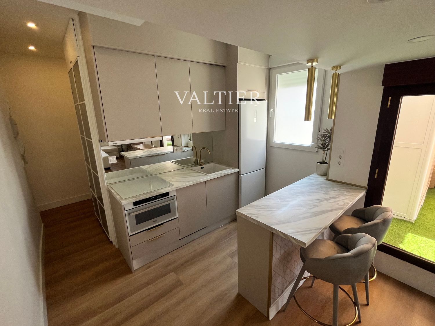 Cuina de Àtic de lloguer en  Madrid Capital amb Aire condicionat, Terrassa i Moblat