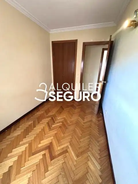 Bedroom of Flat for rent in Madrid  with Heating, Terrace and Furnished