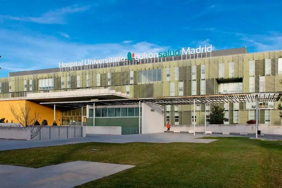 Vista exterior de Pis en venda en Pozuelo de Alarcón amb Aire condicionat, Calefacció i Terrassa