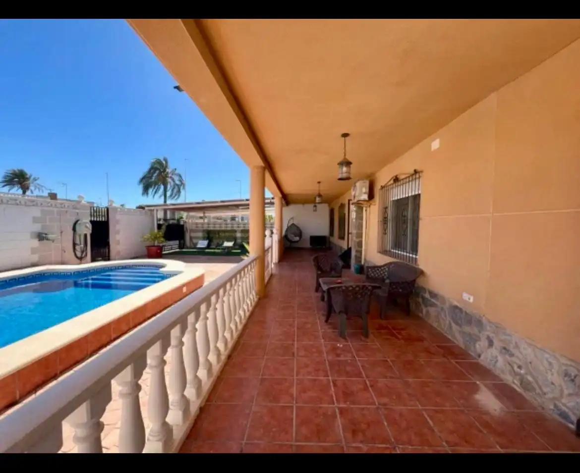 Terrassa de Casa o xalet en venda en Elche / Elx amb Aire condicionat, Piscina i Moblat