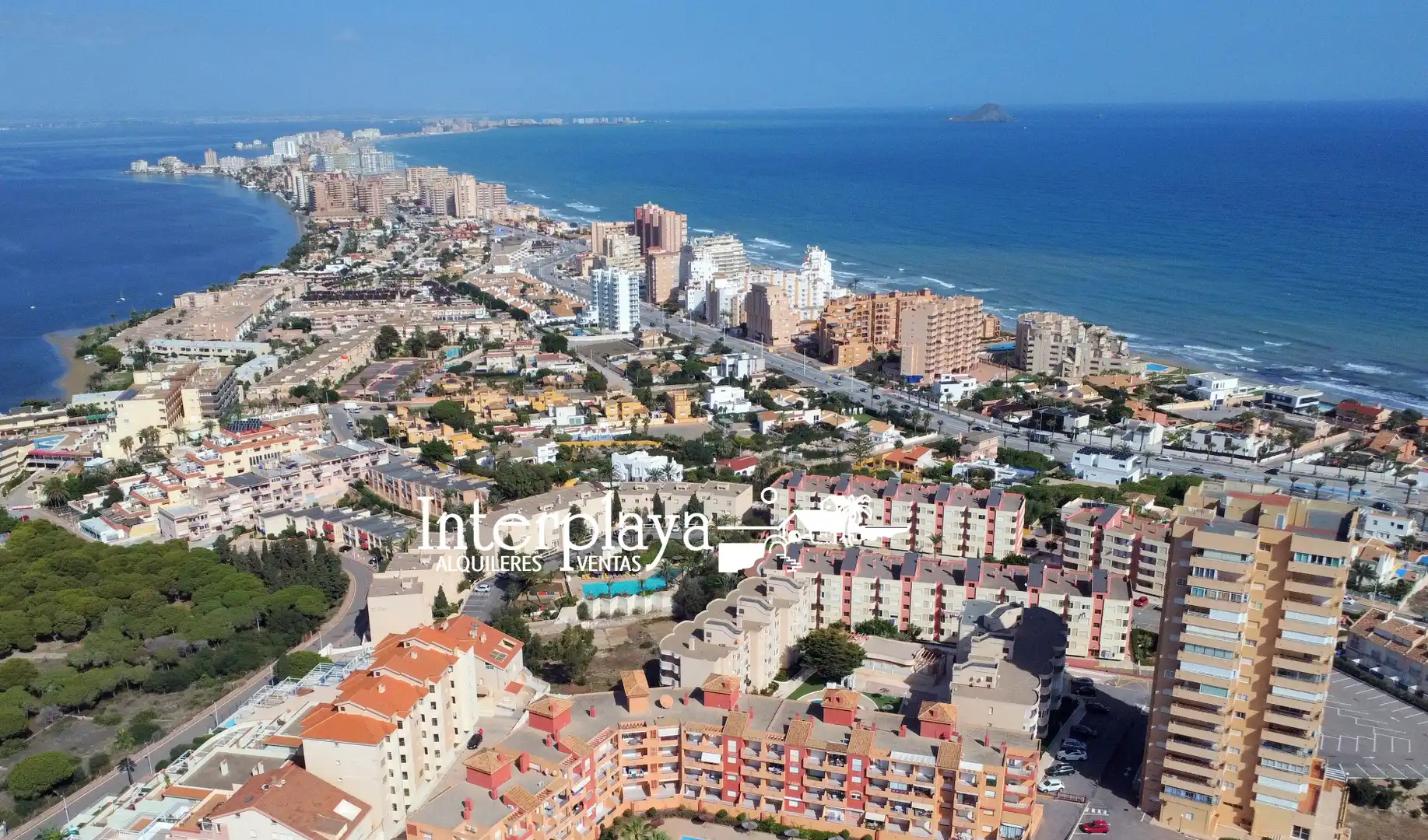 Vista exterior de Apartamento en venta en La Manga del Mar Menor con Amueblado, Balcón y Piscina comunitaria