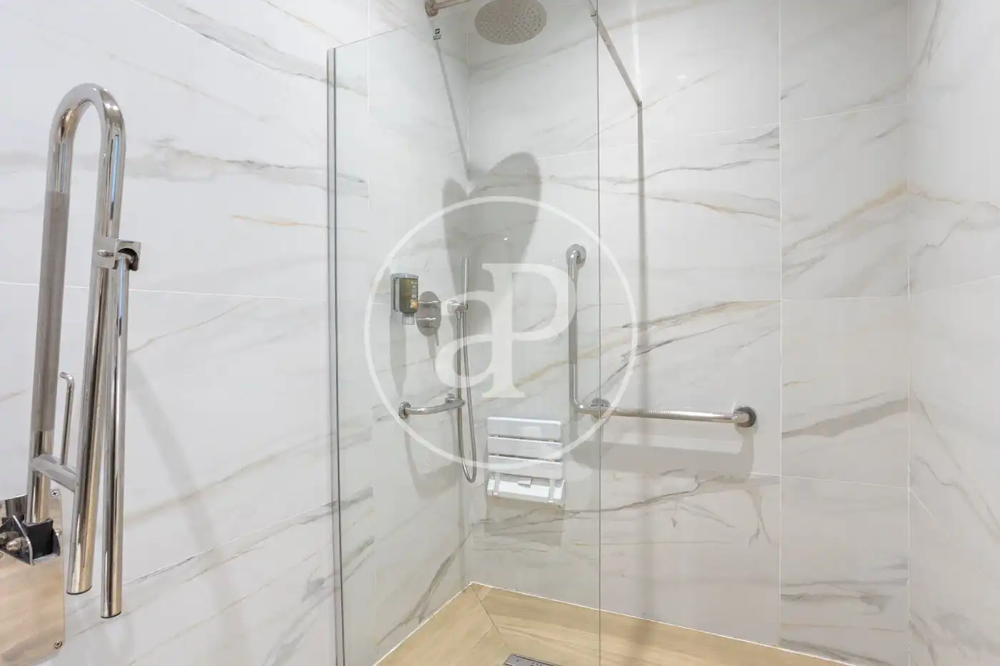 Baño de Piso en venta en Valencia con Aire acondicionado, Calefacción y Amueblado
