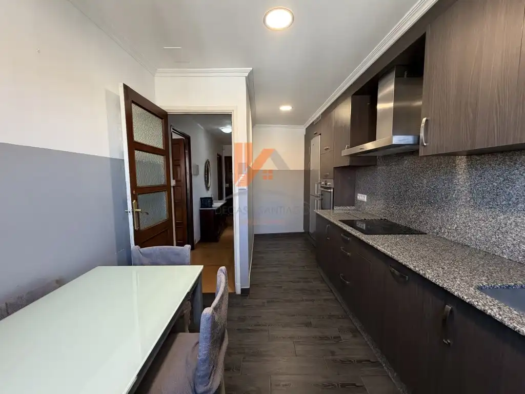 Cocina de Piso en venta en Santiago de Compostela  con Horno