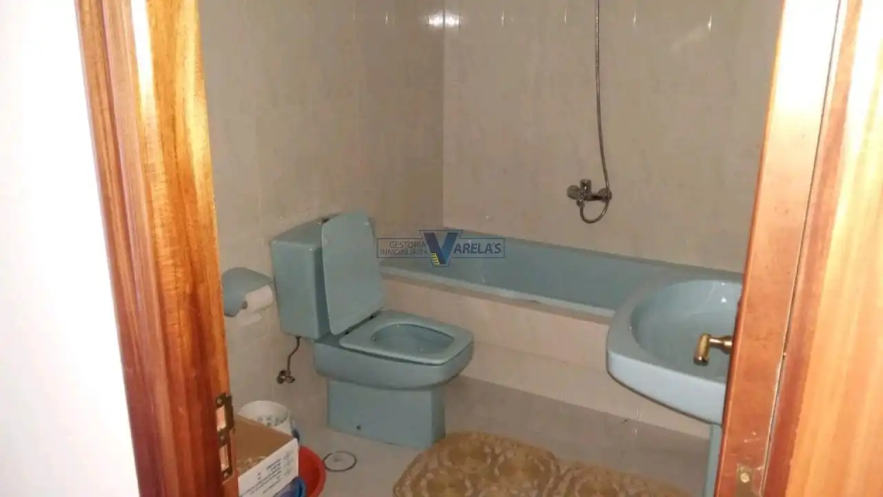 Badezimmer von Wohnung zum Verkauf in Maceda mit Abstellraum und Balkon