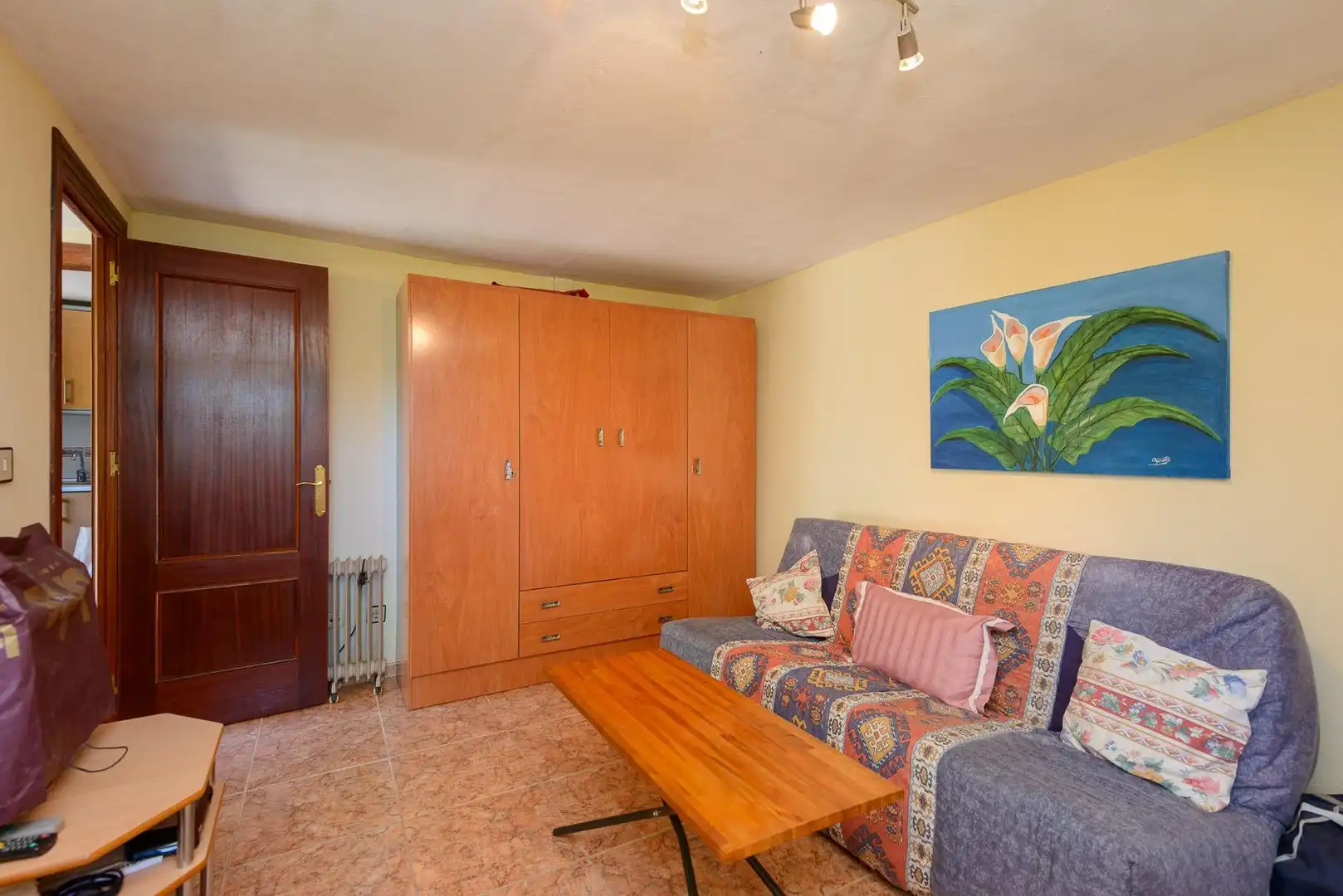 Dormitori de Casa adosada en venda en Mieres (Asturias) amb Jardí privat, Terrassa i Moblat