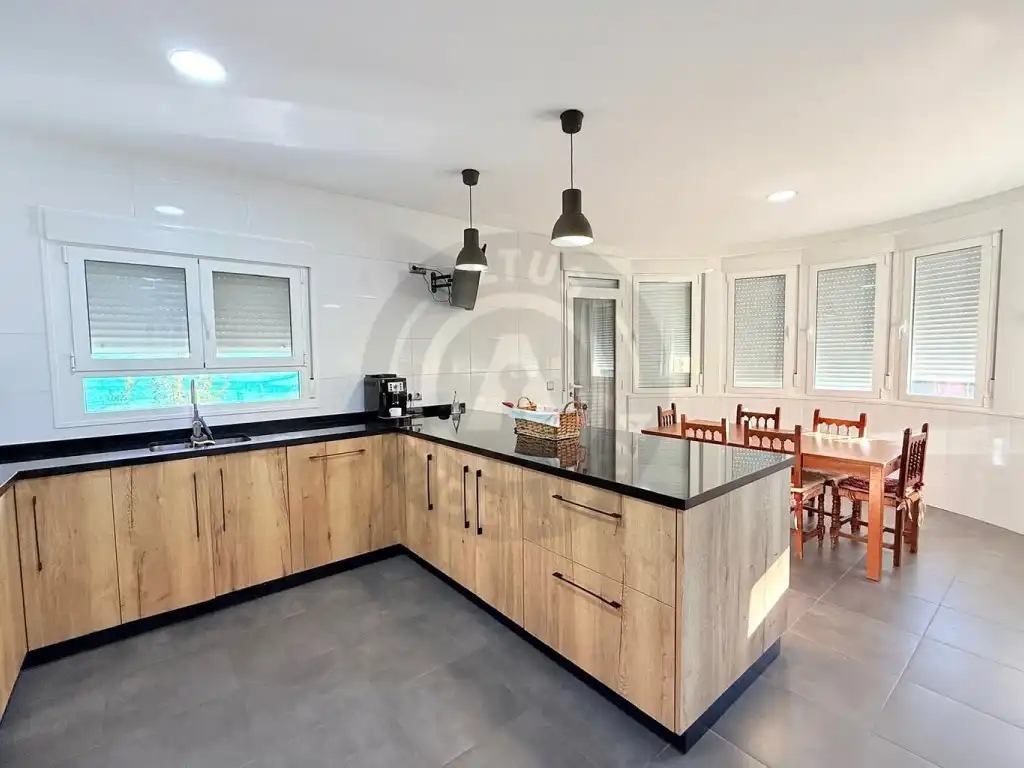 Kitchen of Houses for sale in Cáceres  with Swimming Pool, Oven and Washing machine