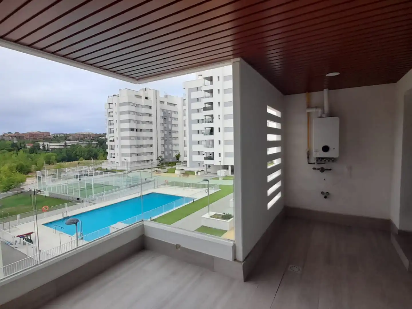 Schwimmbecken von Wohnung zur Miete in Tres Cantos mit Heizung, Terrasse und Abstellraum