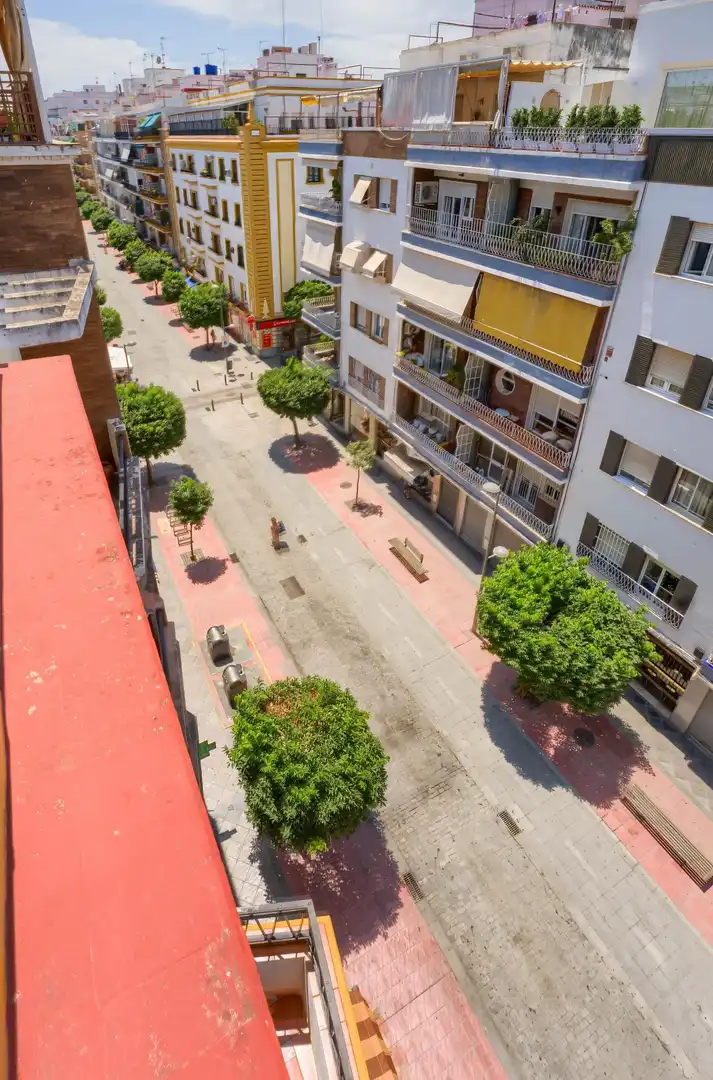 Vista exterior de Apartamento en venta en Sevilla con Alarma