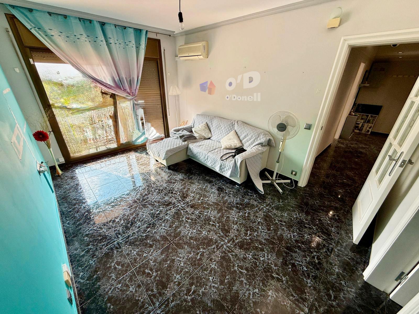 Sala d'estar de Pis en venda en Sant Boi de Llobregat amb Aire condicionat, Calefacció i Balcó