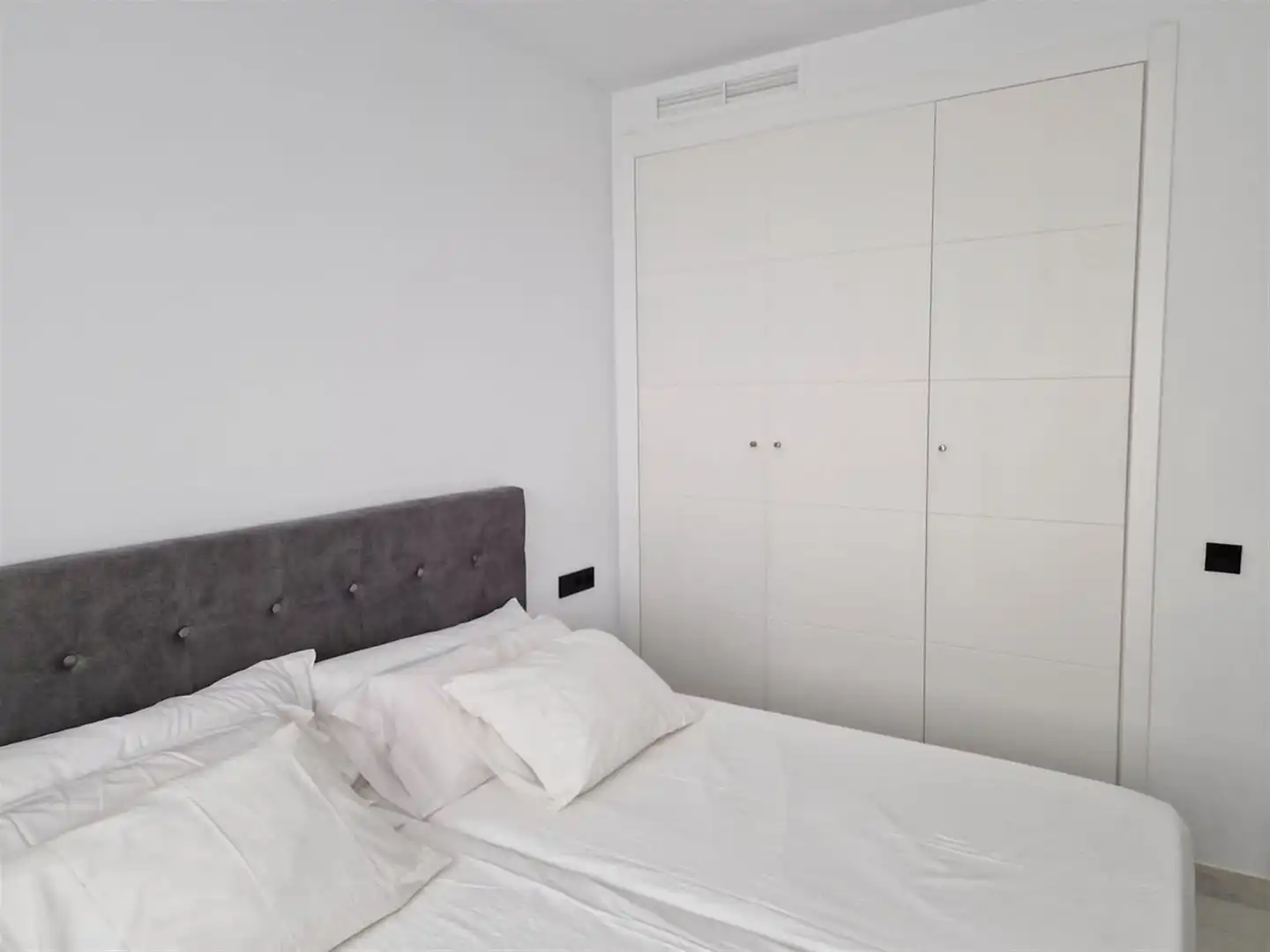 Dormitori de Apartament en venda en Estepona amb Aire condicionat i Terrassa