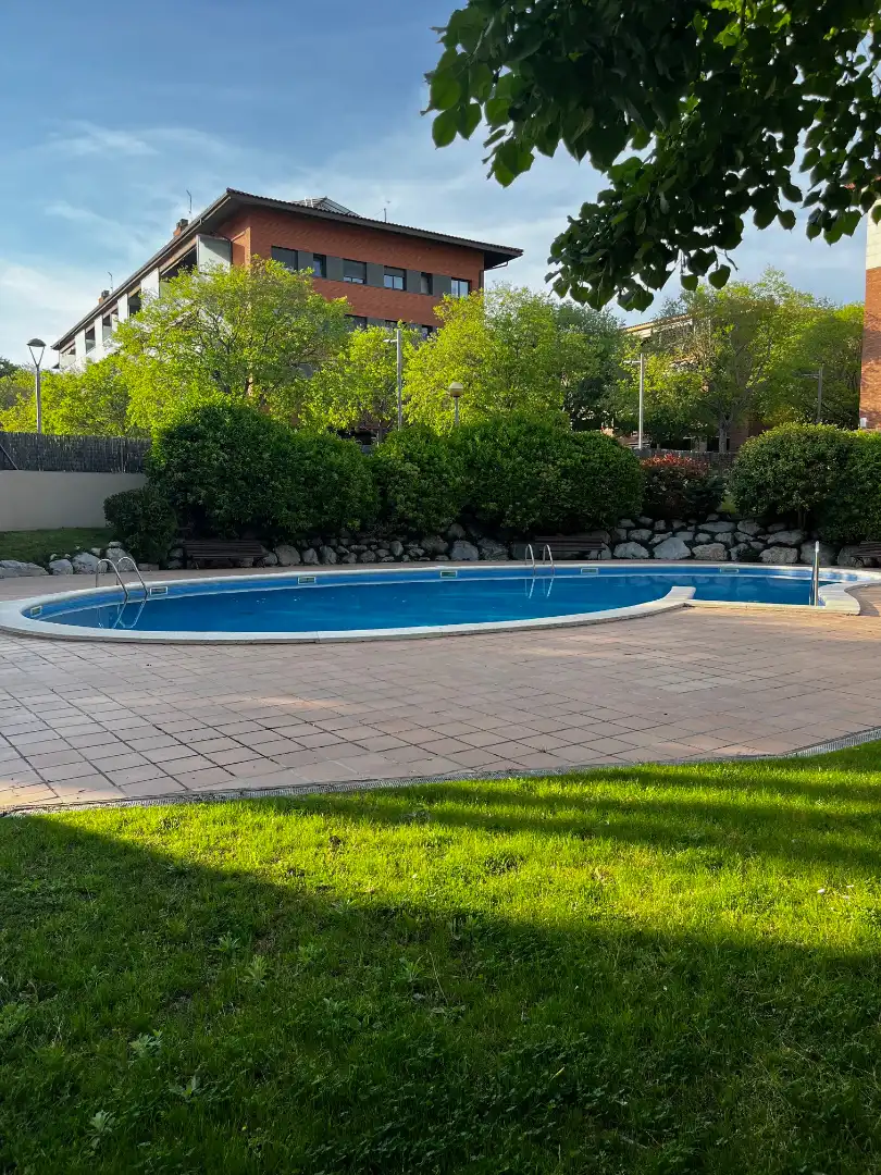 Piscina de Planta baixa en venda en Sant Cugat del Vallès amb Aire condicionat, Calefacció i Jardí privat