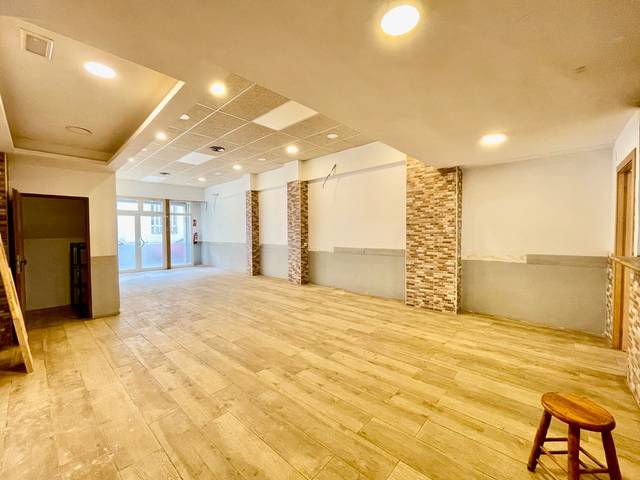Local comercial en Alquiler en Carrer de Cuba en Centre Vila