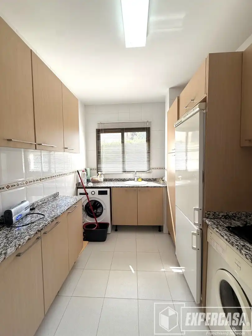 Cuina de Casa o xalet en venda en Riba-roja de Túria amb Aire condicionat, Calefacció i Terrassa